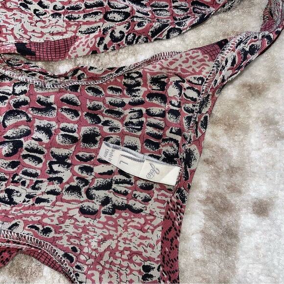 Joie M Pink 100% Silk Snake Python Alicia Tank Top SZ L two tone pink black - Picture 4 of 10